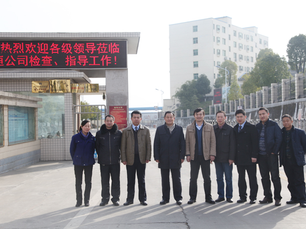 1中聯重科品質管理部部長、評審組組長張鑫(左三)、佳恒公司總經理楊永明(左四)、中聯重科總經理劉贛榮(左五)、中聯重科生